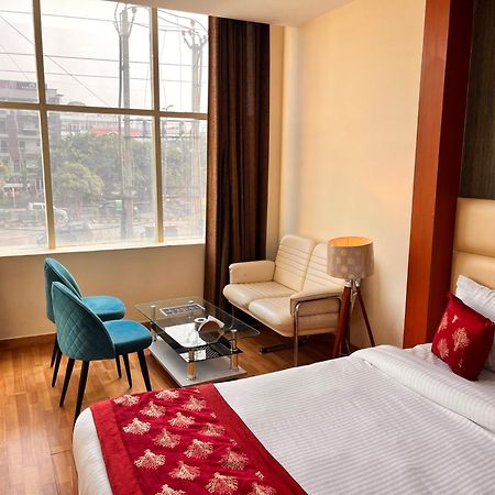 Oyster Pearl I Near Medanta Hospital I Sec-39 I Gurgaon Hotel ภายนอก รูปภาพ