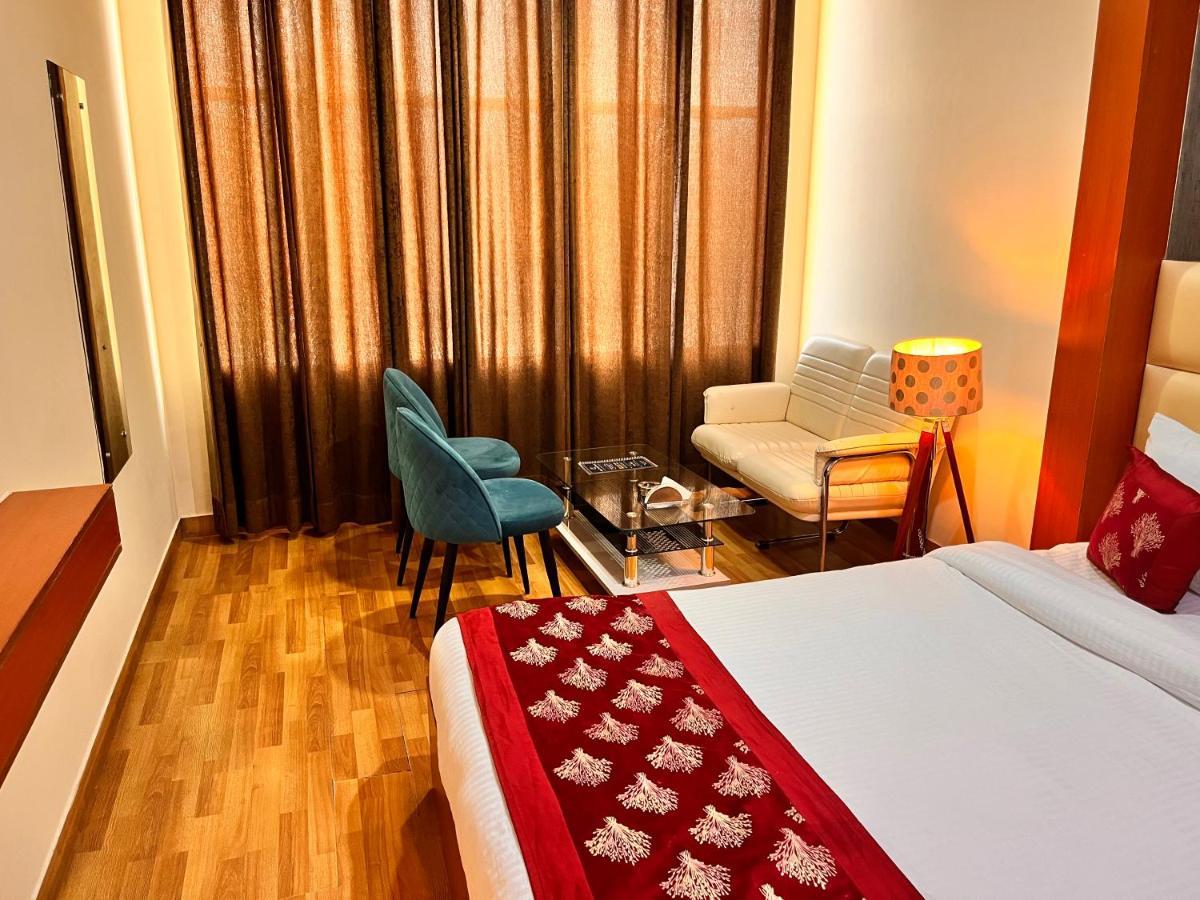 Oyster Pearl I Near Medanta Hospital I Sec-39 I Gurgaon Hotel ภายนอก รูปภาพ