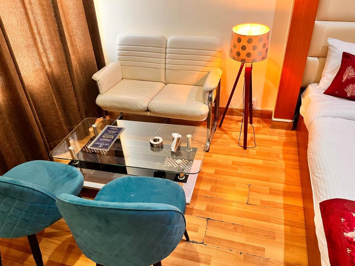 Oyster Pearl I Near Medanta Hospital I Sec-39 I Gurgaon Hotel ภายนอก รูปภาพ