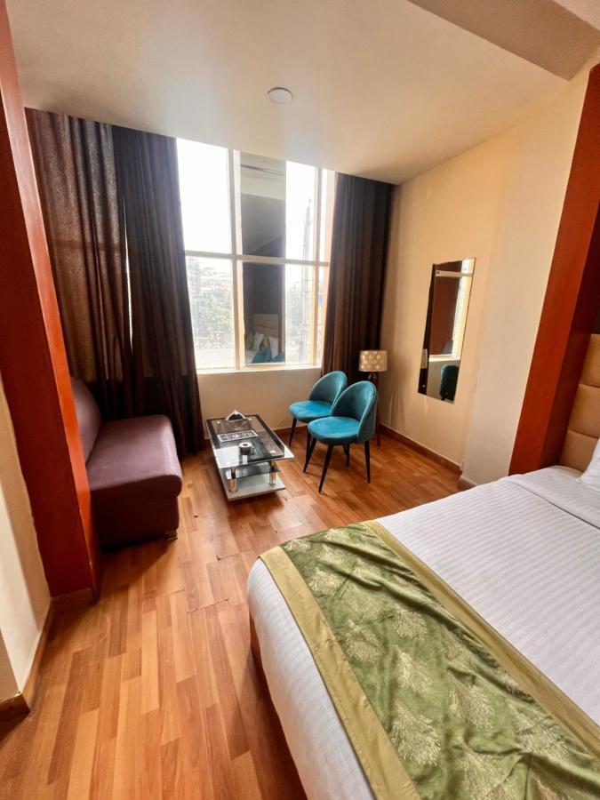 Oyster Pearl I Near Medanta Hospital I Sec-39 I Gurgaon Hotel ภายนอก รูปภาพ