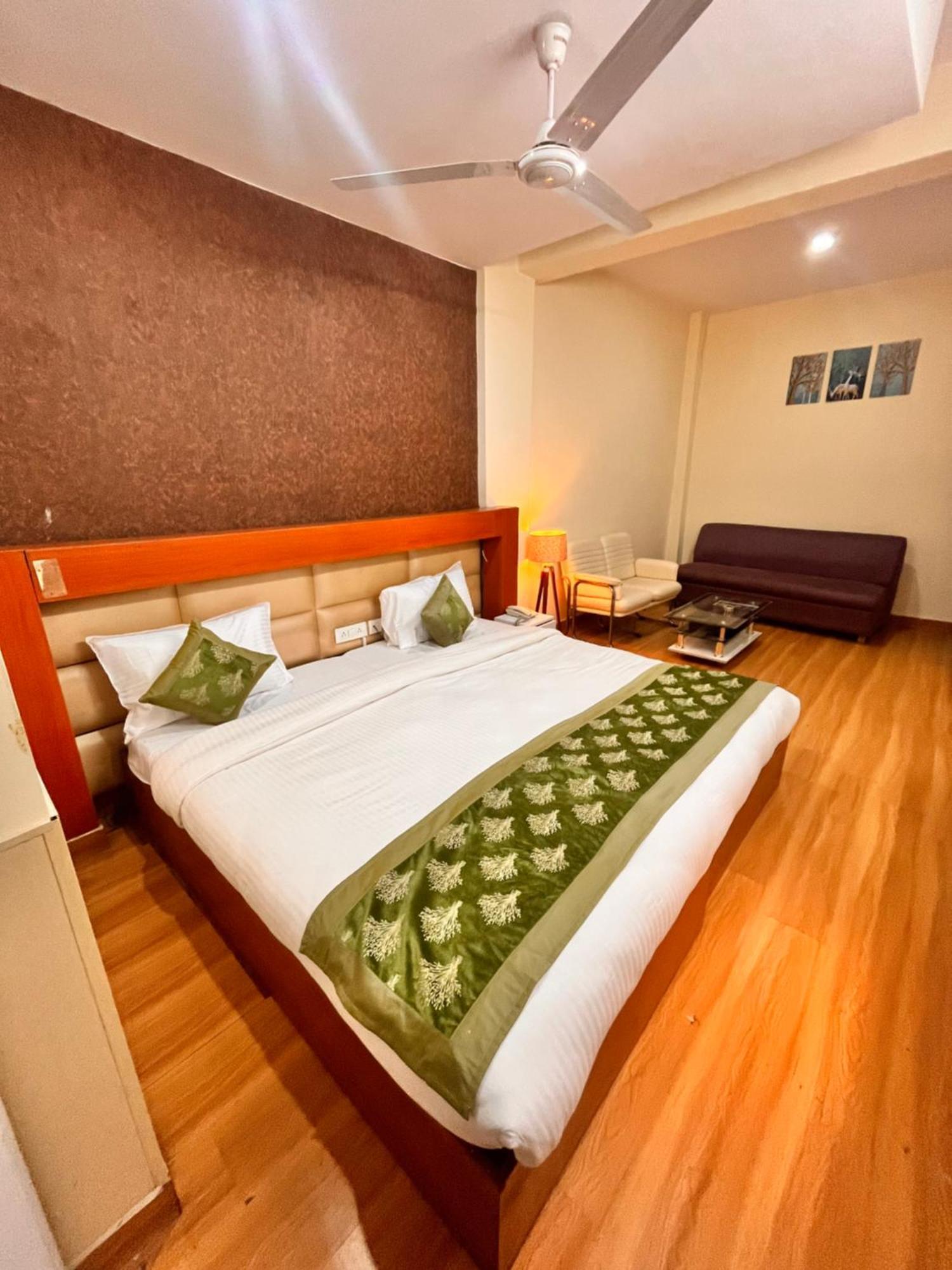 Oyster Pearl I Near Medanta Hospital I Sec-39 I Gurgaon Hotel ภายนอก รูปภาพ